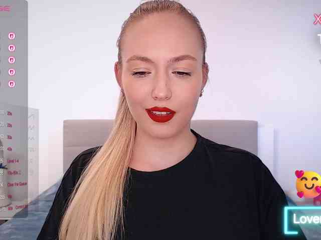vickyblondiua webcam