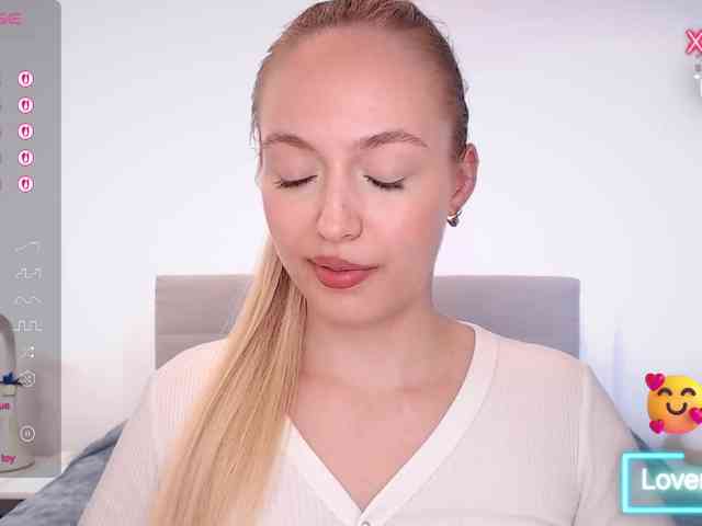 vickyblondiua webcam