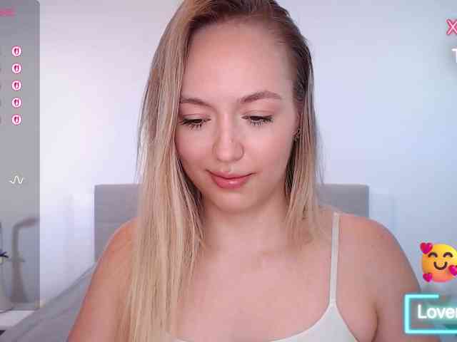 vickyblondiua webcam