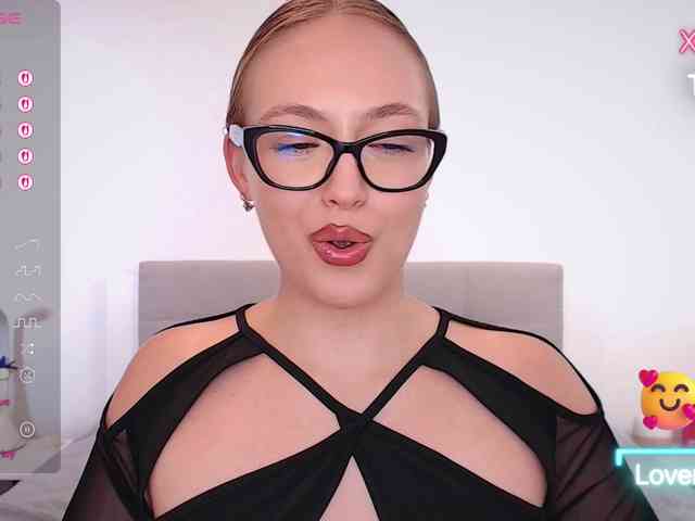 vickyblondiua webcam