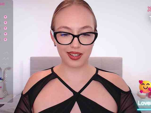 vickyblondiua webcam