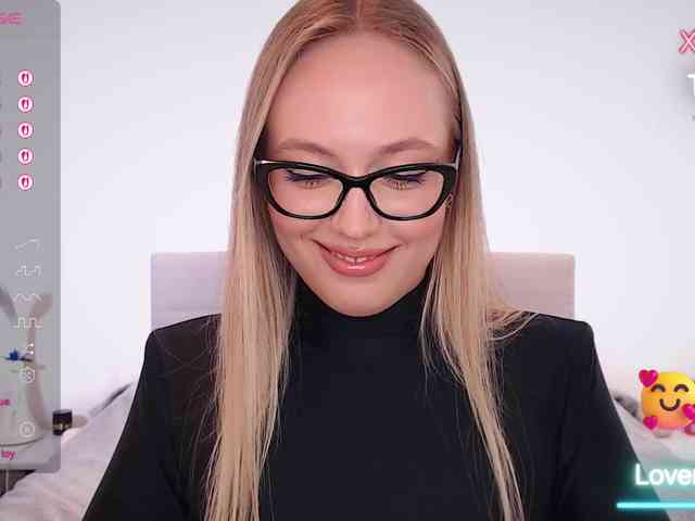 vickyblondiua webcam