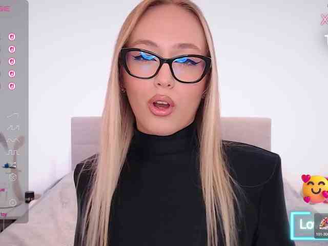 vickyblondiua webcam