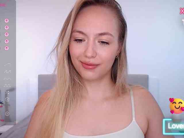 vickyblondiua webcam