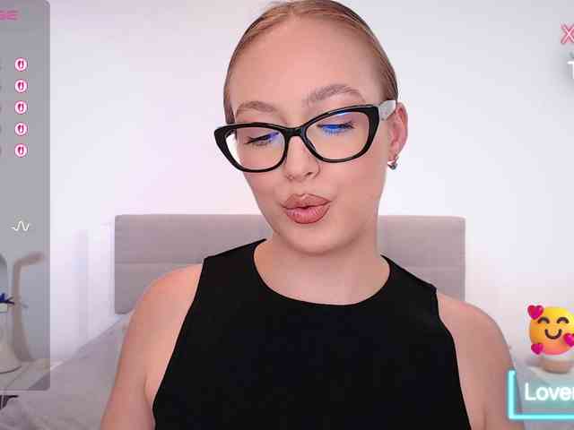 vickyblondiua webcam