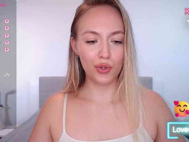 vickyblondiua webcam