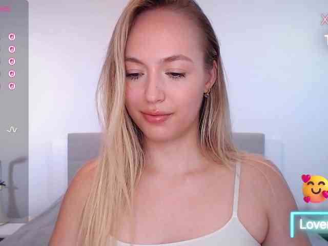 vickyblondiua webcam