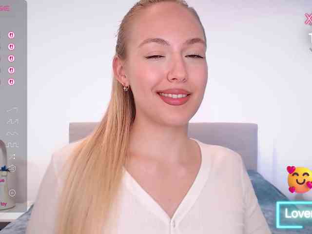 vickyblondiua webcam