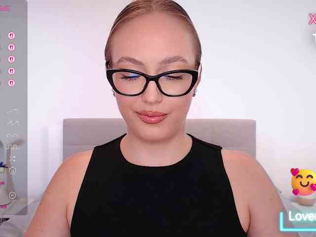 vickyblondiua webcam