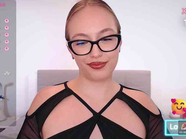 vickyblondiua webcam