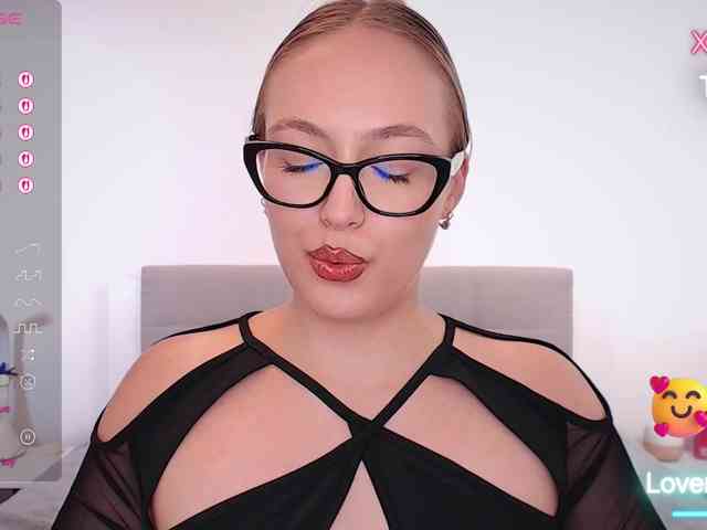 vickyblondiua webcam