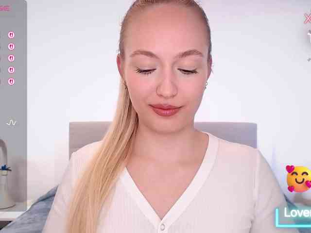vickyblondiua webcam