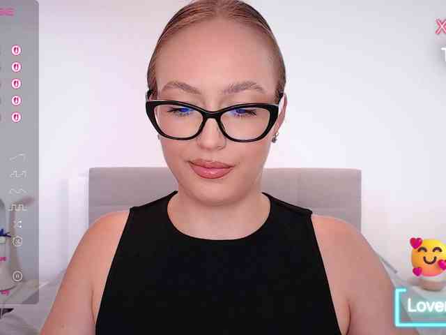 vickyblondiua webcam