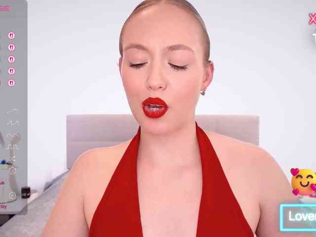vickyblondiua webcam