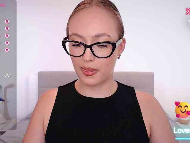vickyblondiua webcam