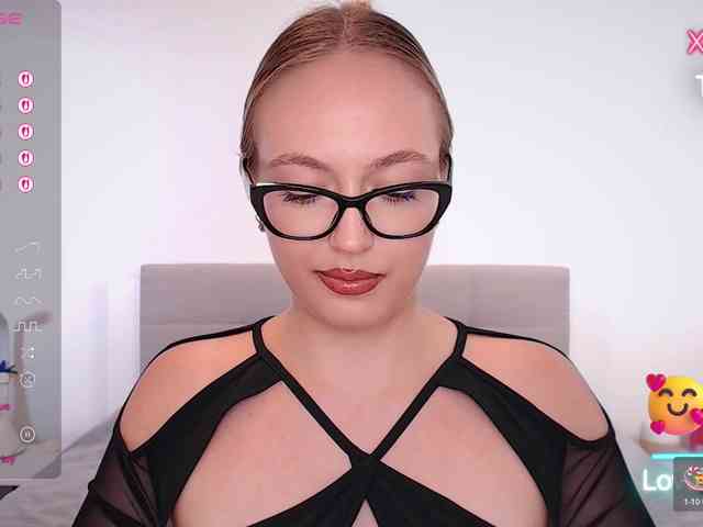 vickyblondiua webcam