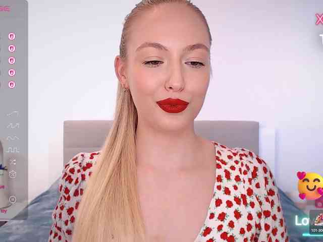 vickyblondiua webcam