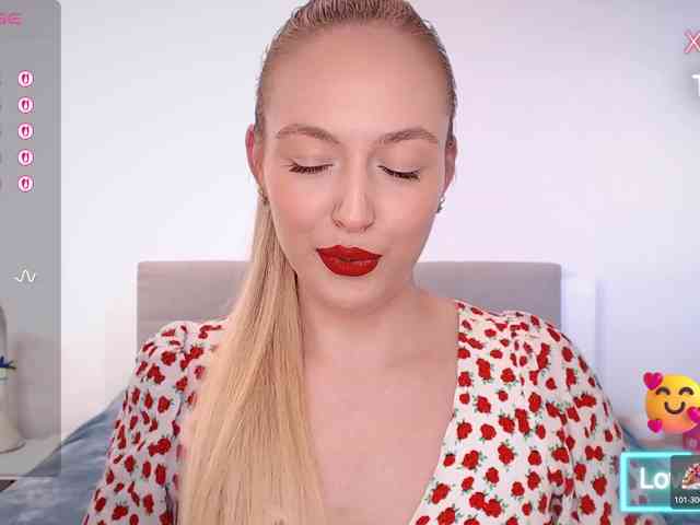 vickyblondiua webcam