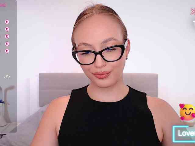 vickyblondiua webcam