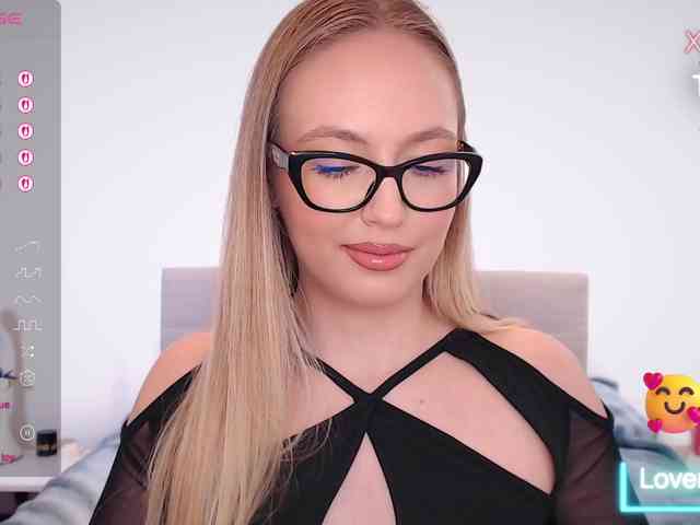 vickyblondiua webcam