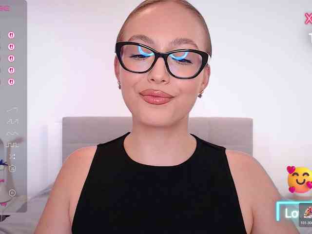 vickyblondiua webcam