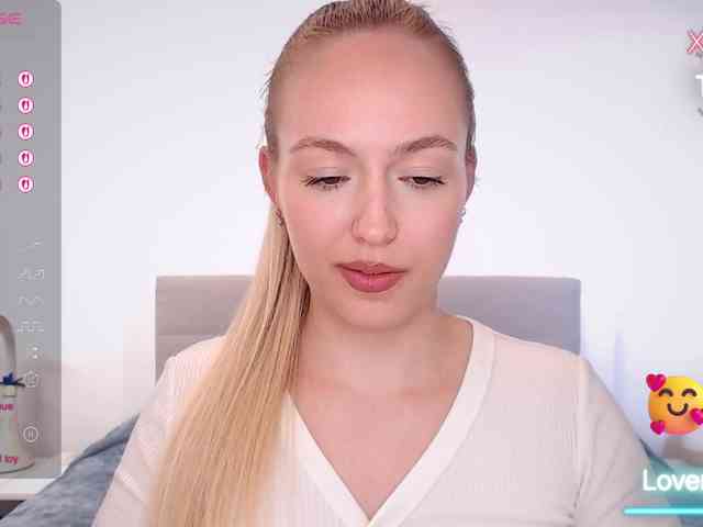 vickyblondiua webcam