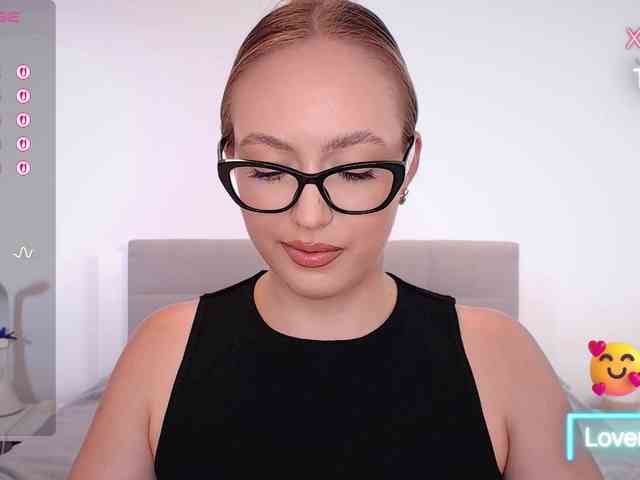 vickyblondiua webcam