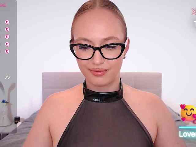 vickyblondiua webcam