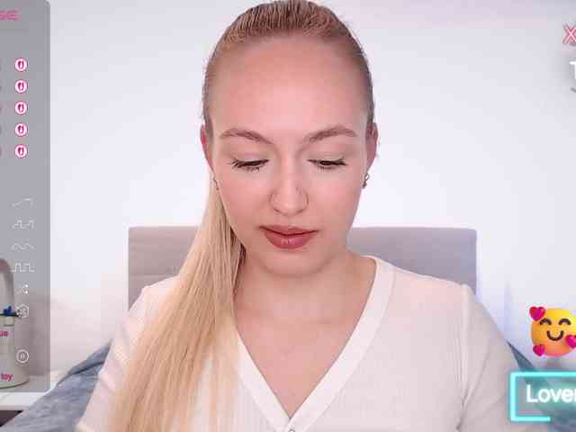 vickyblondiua webcam