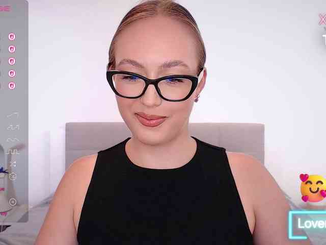 vickyblondiua webcam