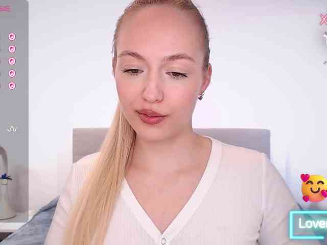 vickyblondiua webcam