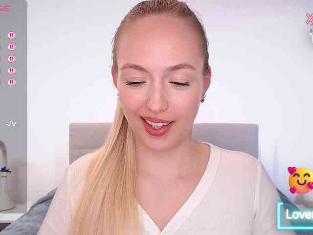 vickyblondiua webcam