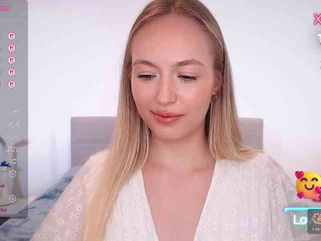 vickyblondiua webcam