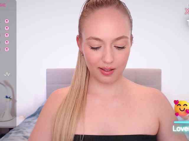 vickyblondiua webcam