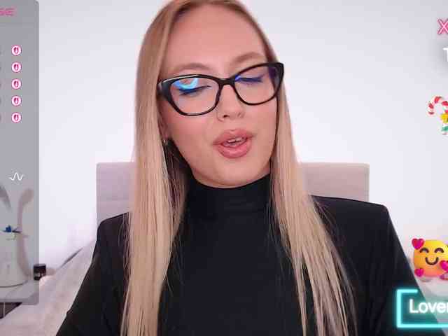 vickyblondiua webcam
