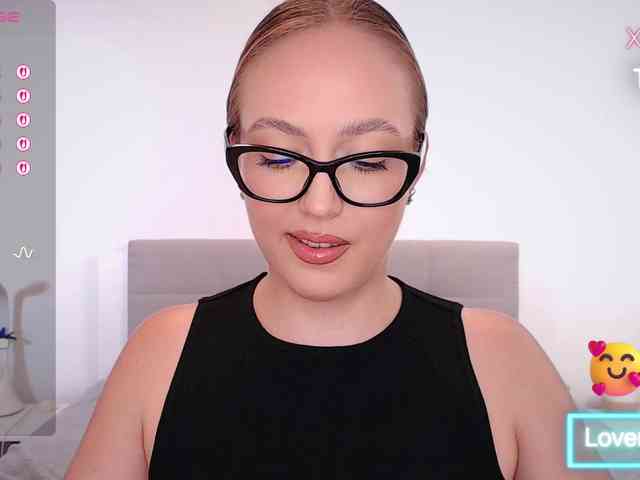 vickyblondiua webcam