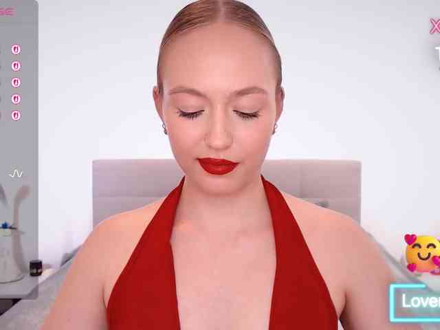 vickyblondiua webcam