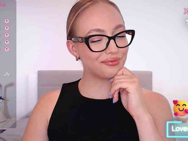 vickyblondiua webcam
