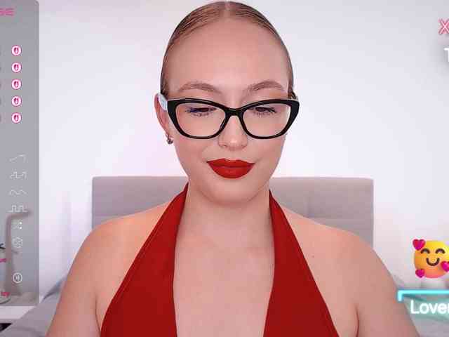 vickyblondiua webcam