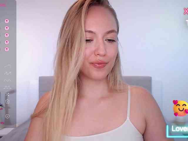 vickyblondiua webcam