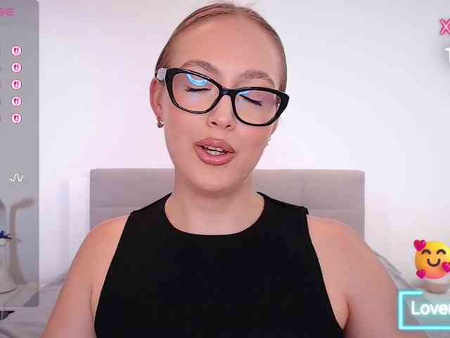 vickyblondiua webcam