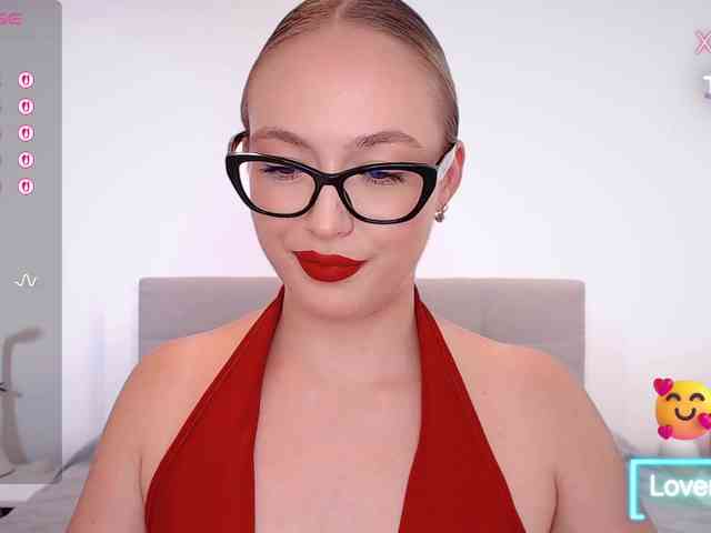 vickyblondiua webcam