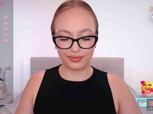 vickyblondiua webcam