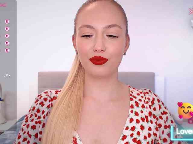 vickyblondiua webcam