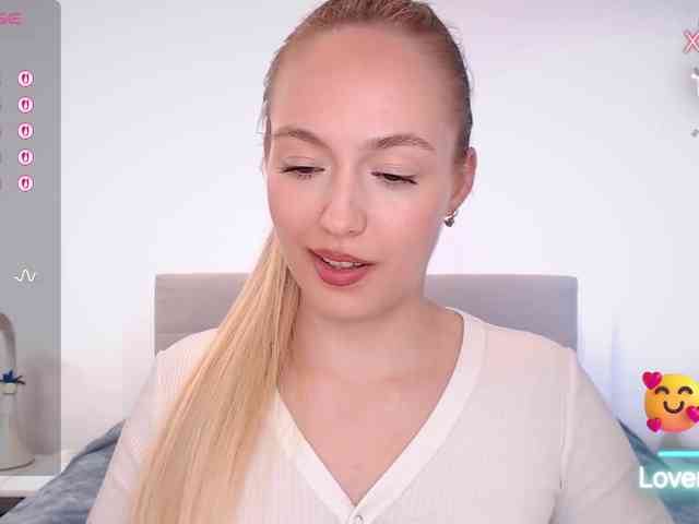 vickyblondiua webcam