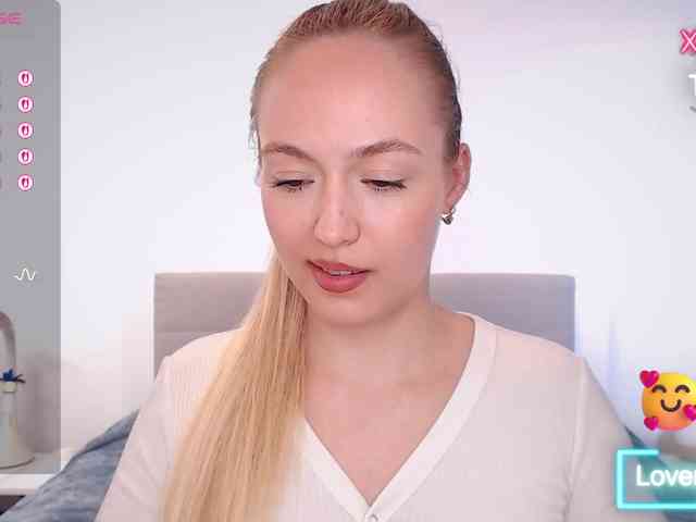 vickyblondiua webcam