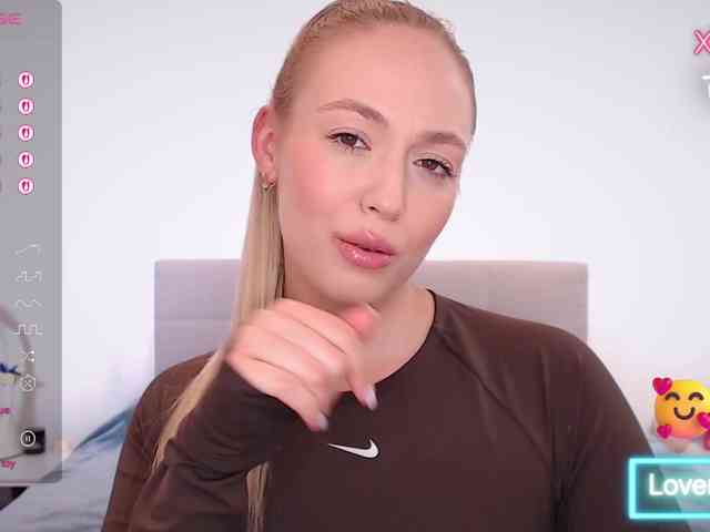 vickyblondiua webcam
