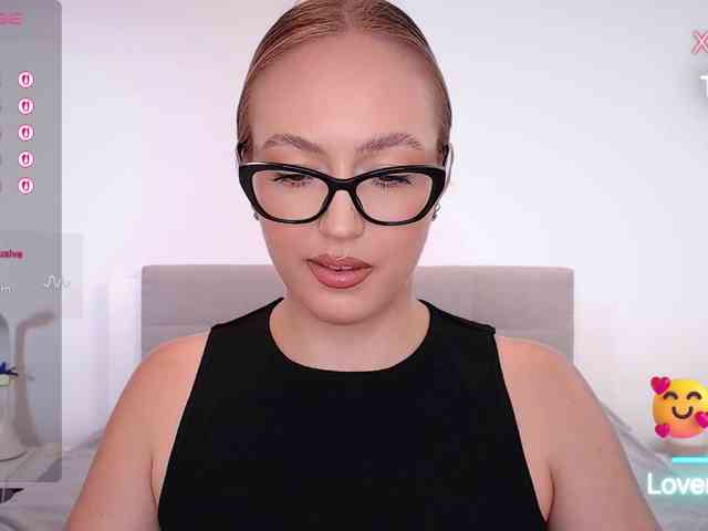 vickyblondiua webcam