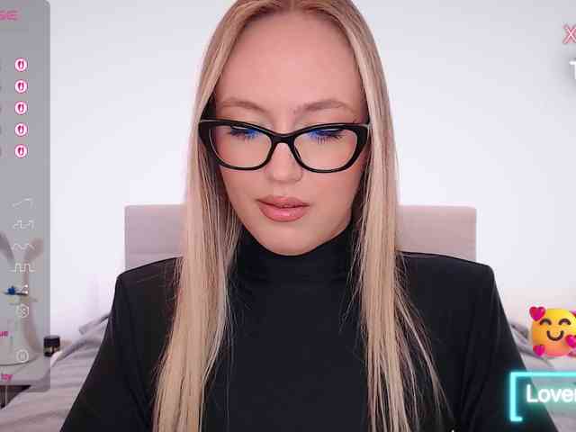 vickyblondiua webcam