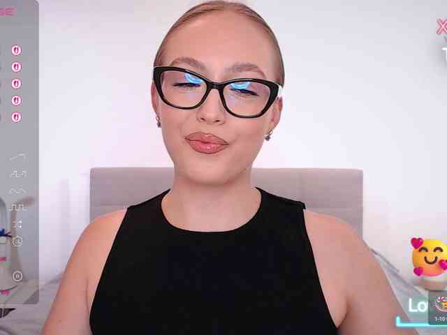 vickyblondiua webcam